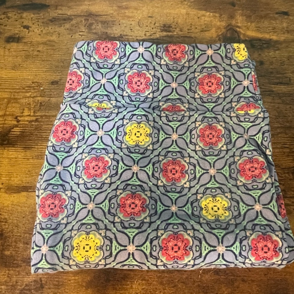 Blue floral LulaRoe leggings, worn once, tall & curvy